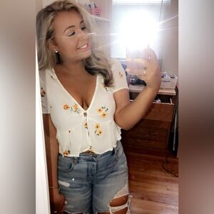 Cropped white floral top- size L